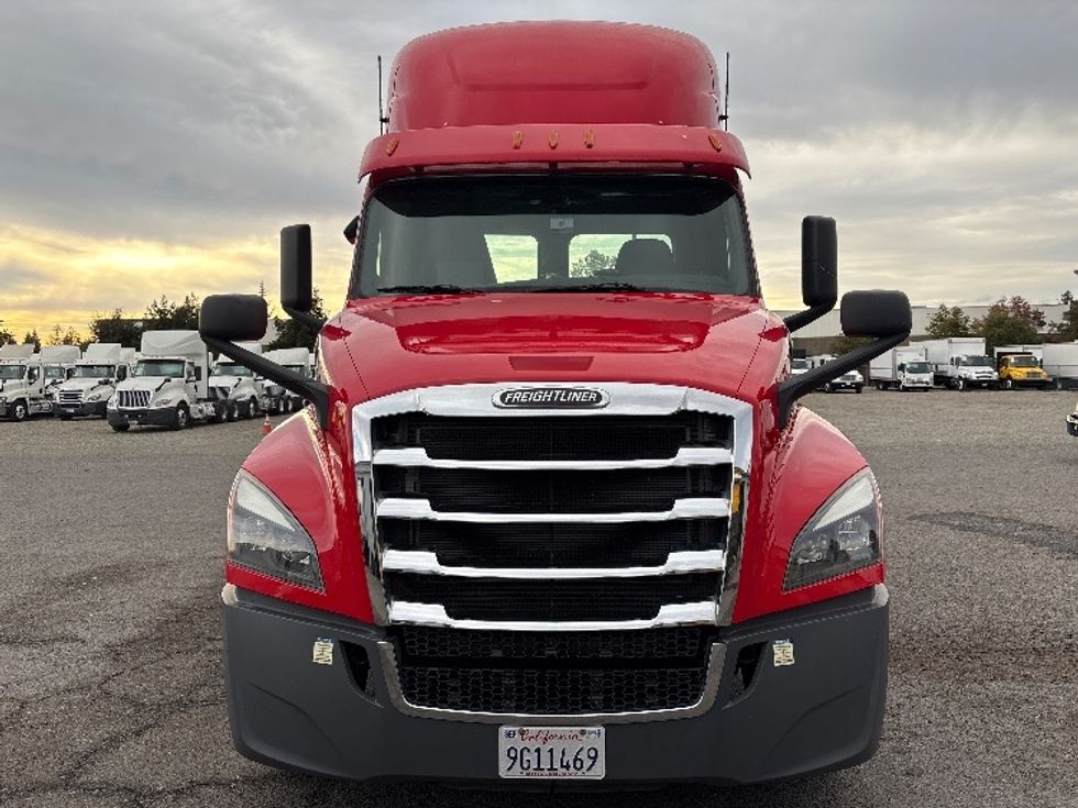 Day Cab Tractor-Heavy Duty Tractors-Freightliner-2020-T12664ST-West Sacramento-CA-210,304\n\t\tmiles-$ 63,250 - Image 2