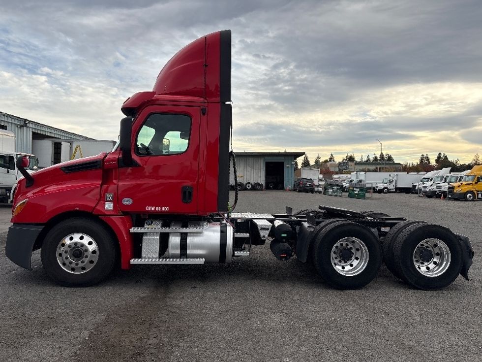 Day Cab Tractor-Heavy Duty Tractors-Freightliner-2020-T12664ST-West Sacramento-CA-210,304\n\t\tmiles-$ 63,250 - Image 4