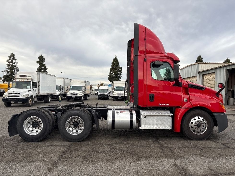 Day Cab Tractor-Heavy Duty Tractors-Freightliner-2020-T12664ST-West Sacramento-CA-210,304\n\t\tmiles-$ 63,250 - Image 8