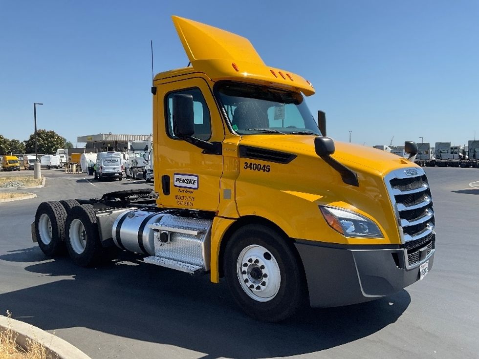 Day Cab Tractor-Heavy Duty Tractors-Freightliner-2020-T12664ST-West Sacramento-CA-237,567\n\t\tmiles-$ 69,750 - Image 1