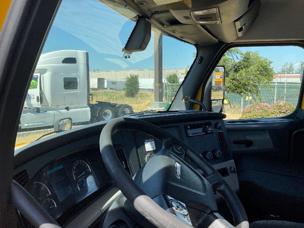 Day Cab Tractor-Heavy Duty Tractors-Freightliner-2020-T12664ST-West Sacramento-CA-237,567\n\t\tmiles-$ 69,750 - Image 10