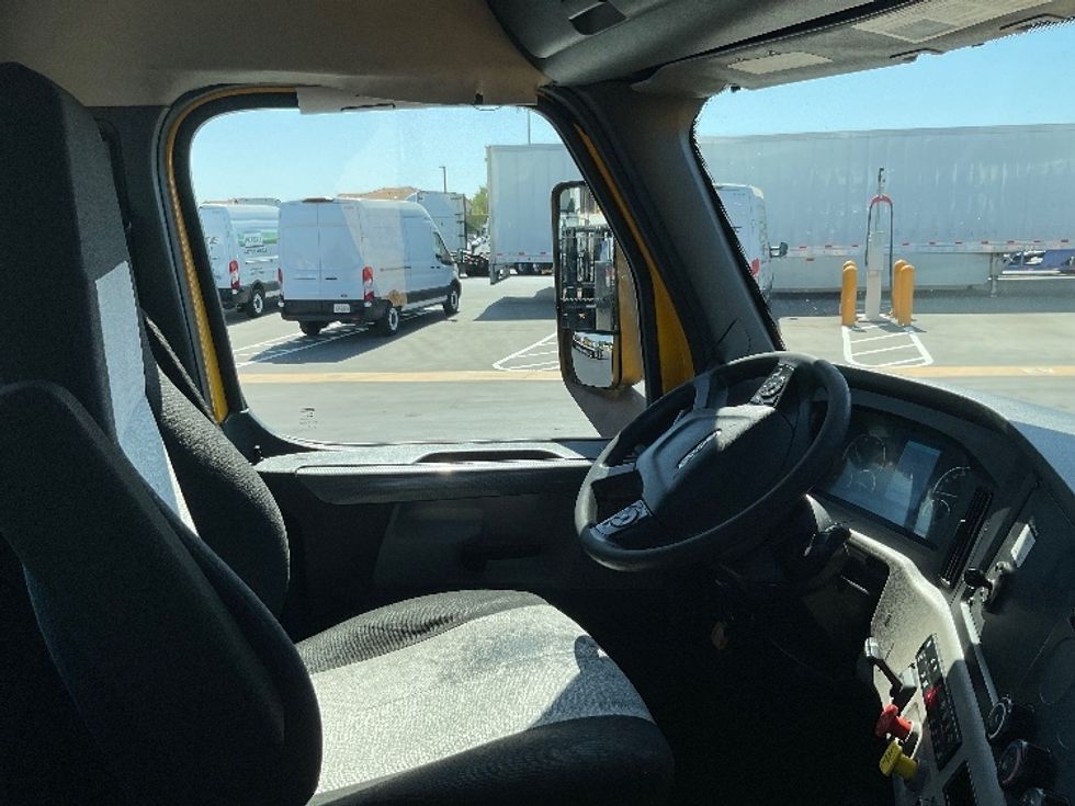 Day Cab Tractor-Heavy Duty Tractors-Freightliner-2020-T12664ST-West Sacramento-CA-237,567\n\t\tmiles-$ 69,750 - Image 14