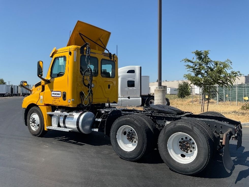 Day Cab Tractor-Heavy Duty Tractors-Freightliner-2020-T12664ST-West Sacramento-CA-237,567\n\t\tmiles-$ 69,750 - Image 5