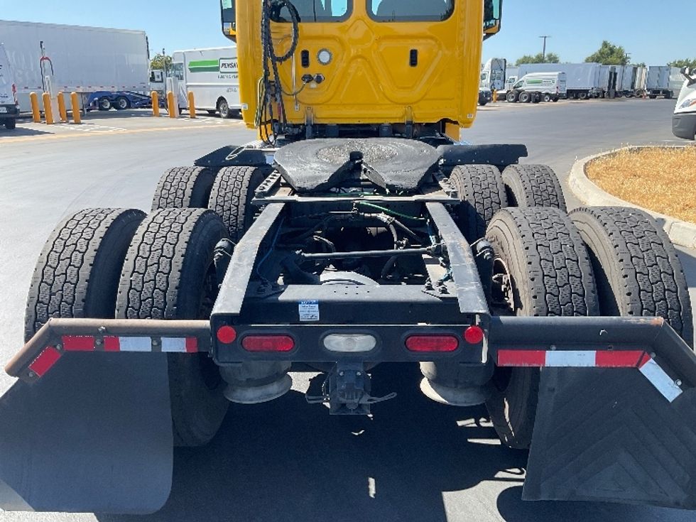 Day Cab Tractor-Heavy Duty Tractors-Freightliner-2020-T12664ST-West Sacramento-CA-237,567\n\t\tmiles-$ 69,750 - Image 6