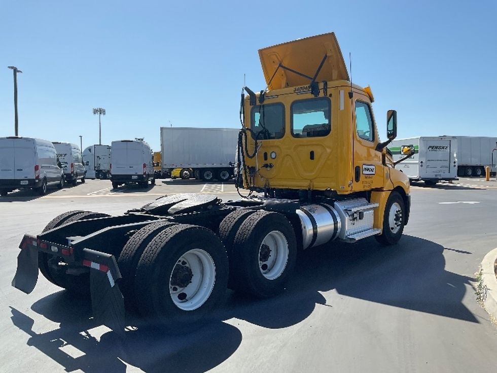 Day Cab Tractor-Heavy Duty Tractors-Freightliner-2020-T12664ST-West Sacramento-CA-237,567\n\t\tmiles-$ 69,750 - Image 7