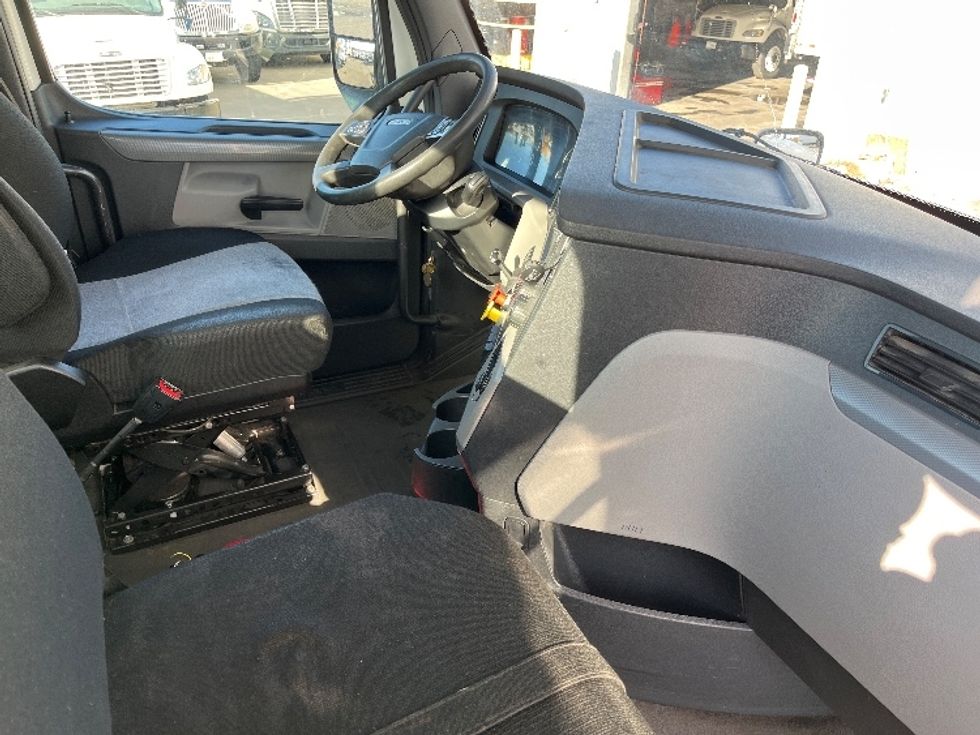 2020 Freightliner Cascadia 126" Day cab photo 14
