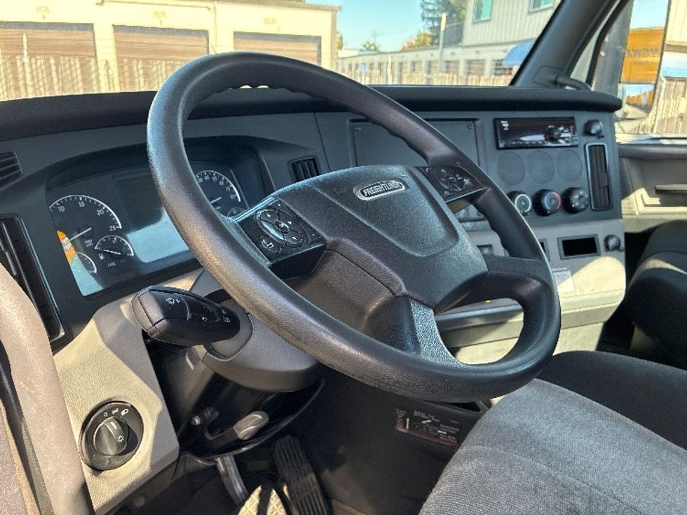 Day Cab Tractor-Heavy Duty Tractors-Freightliner-2020-T12664ST-West Sacramento-CA-341,645\n\t\tmiles-$ 59,750 - Image 10
