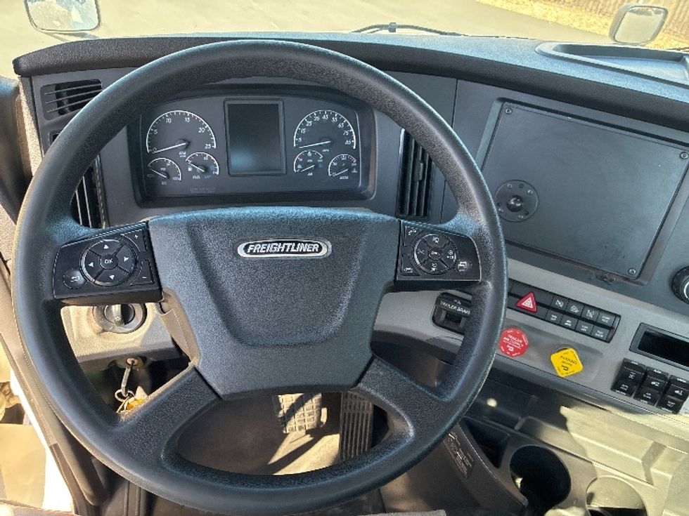 Day Cab Tractor-Heavy Duty Tractors-Freightliner-2020-T12664ST-West Sacramento-CA-341,645\n\t\tmiles-$ 59,750 - Image 11