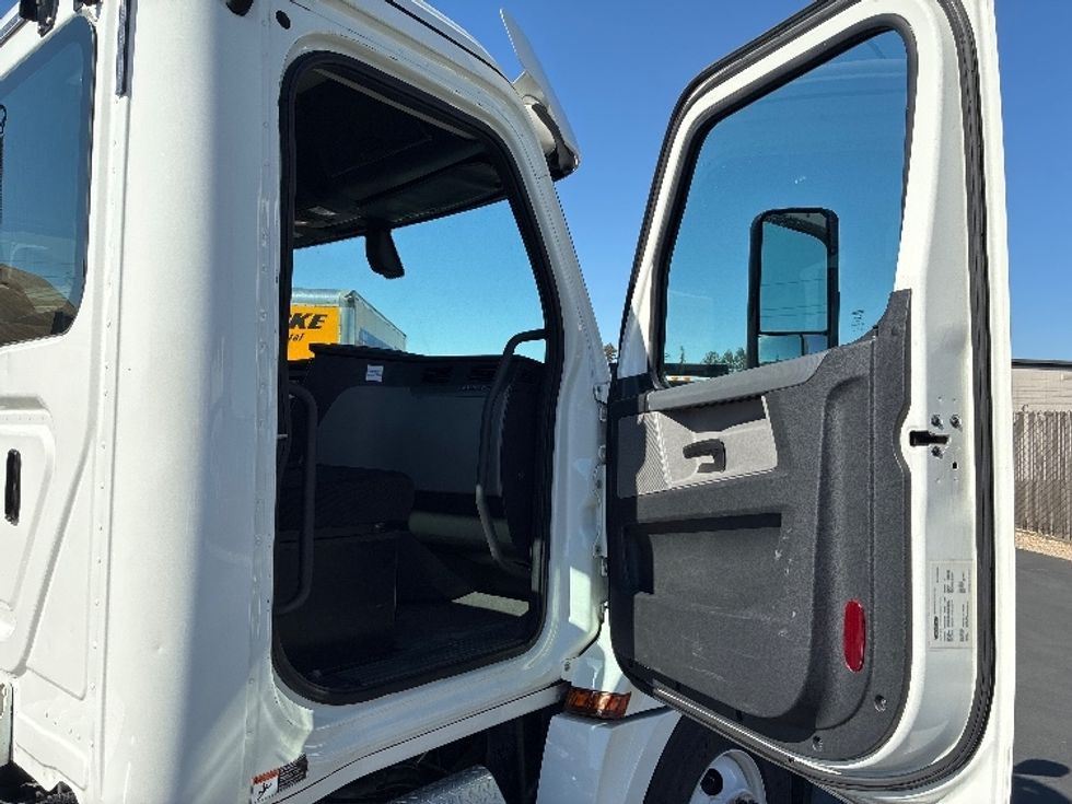 Day Cab Tractor-Heavy Duty Tractors-Freightliner-2020-T12664ST-West Sacramento-CA-341,645\n\t\tmiles-$ 59,750 - Image 12