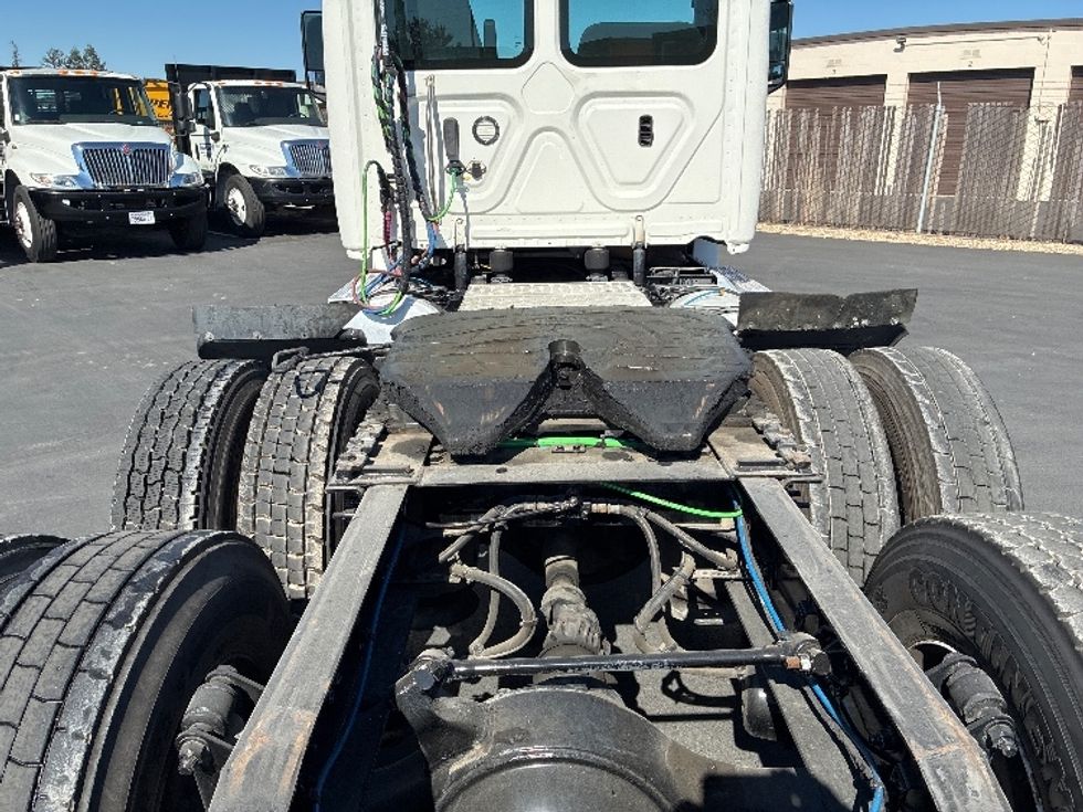 Day Cab Tractor-Heavy Duty Tractors-Freightliner-2020-T12664ST-West Sacramento-CA-341,645\n\t\tmiles-$ 59,750 - Image 6