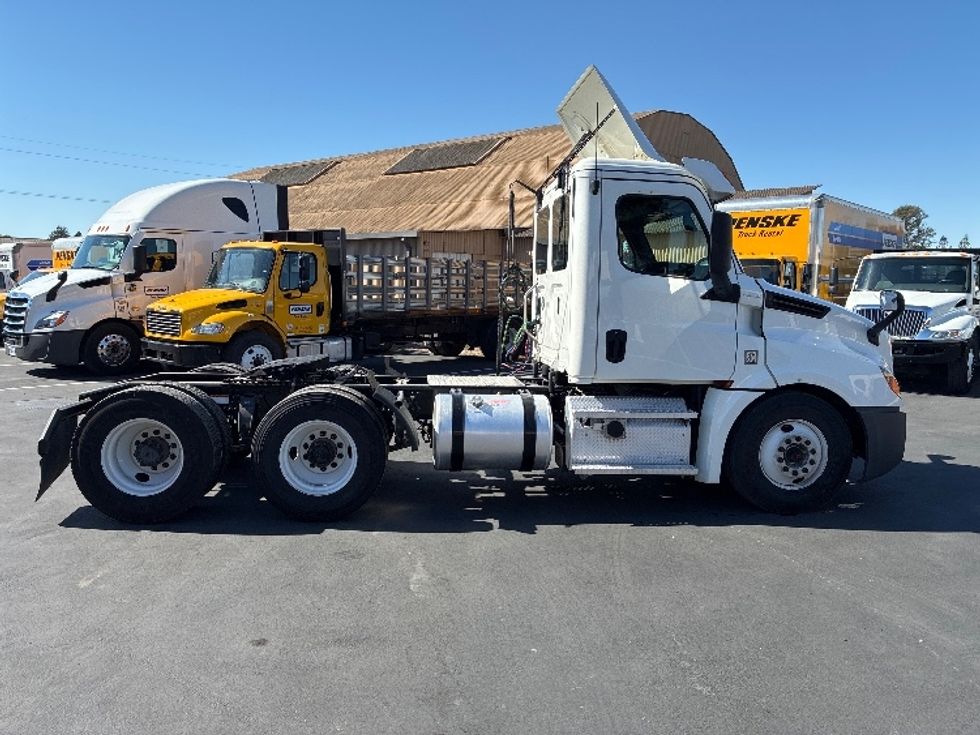 Day Cab Tractor-Heavy Duty Tractors-Freightliner-2020-T12664ST-West Sacramento-CA-341,645\n\t\tmiles-$ 59,750 - Image 8