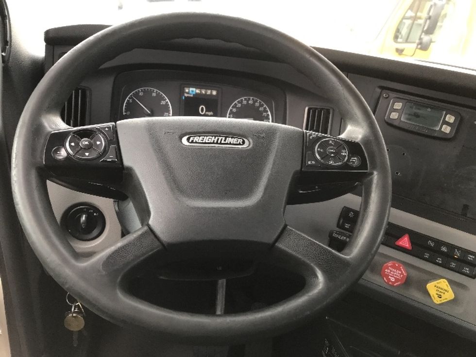 Day Cab Tractor-Heavy Duty Tractors-Freightliner-2020-T12664ST-West Sacramento-CA-343,489\n\t\tmiles-$ 64,000 - Image 11