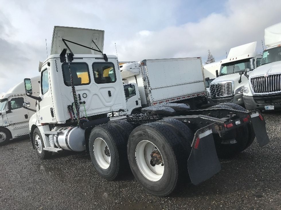 2020 Freightliner Cascadia 126" Day cab photo 5