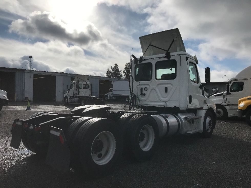 2020 Freightliner Cascadia 126" Day cab photo 7