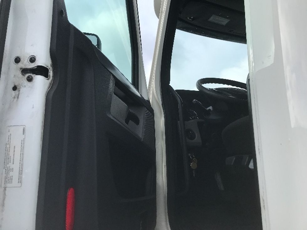 Day Cab Tractor-Heavy Duty Tractors-Freightliner-2020-T12664ST-West Sacramento-CA-343,489\n\t\tmiles-$ 64,000 - Image 9