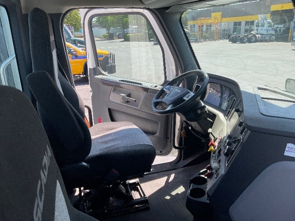Day Cab Tractor-Heavy Duty Tractors-Freightliner-2020-T12664ST-West Sacramento-CA-413,910\n\t\tmiles-$ 56,000 - Image 14