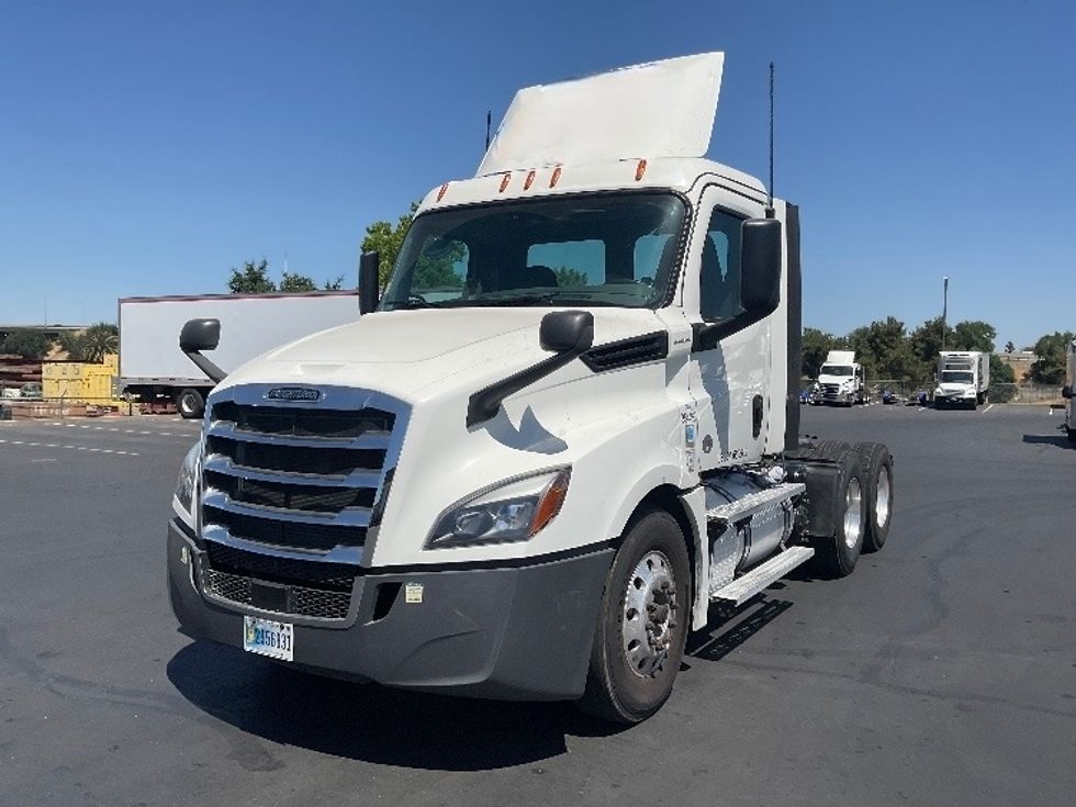 Day Cab Tractor-Heavy Duty Tractors-Freightliner-2020-T12664ST-West Sacramento-CA-413,910\n\t\tmiles-$ 56,000 - Image 3