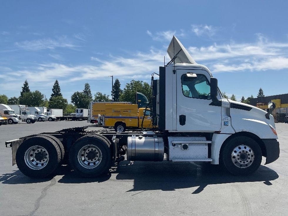 Day Cab Tractor-Heavy Duty Tractors-Freightliner-2020-T12664ST-West Sacramento-CA-413,910\n\t\tmiles-$ 56,000 - Image 5