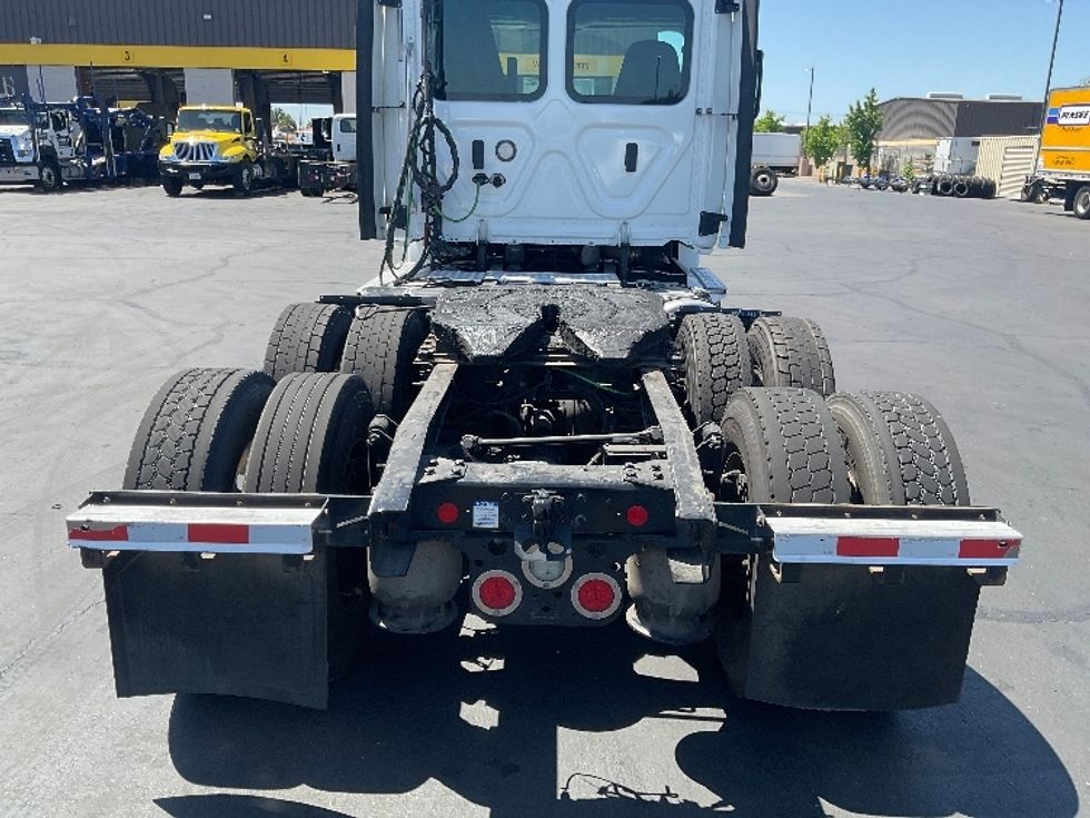 Day Cab Tractor-Heavy Duty Tractors-Freightliner-2020-T12664ST-West Sacramento-CA-413,910\n\t\tmiles-$ 56,000 - Image 6
