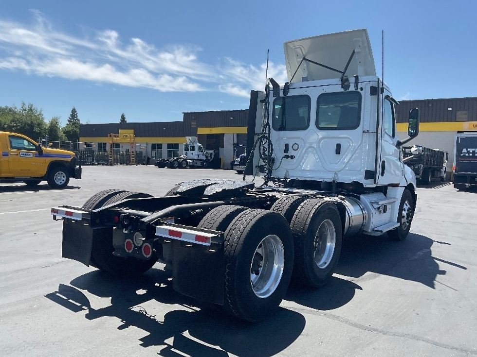 Day Cab Tractor-Heavy Duty Tractors-Freightliner-2020-T12664ST-West Sacramento-CA-413,910\n\t\tmiles-$ 56,000 - Image 7