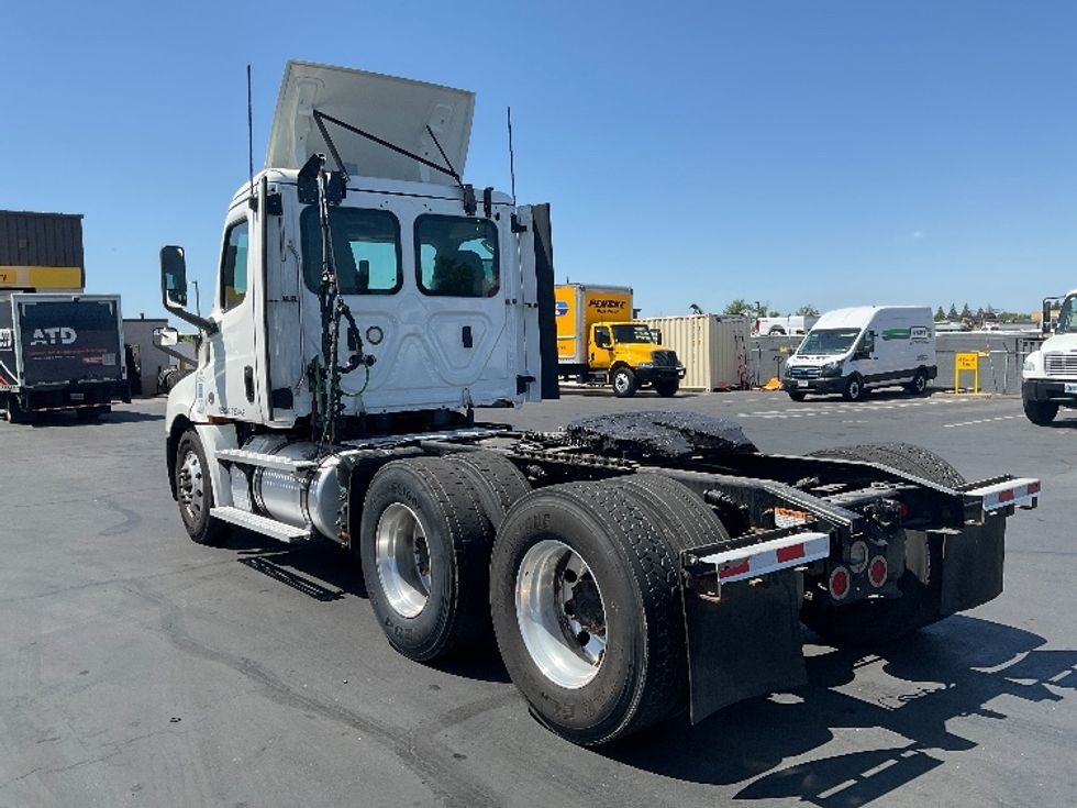 Day Cab Tractor-Heavy Duty Tractors-Freightliner-2020-T12664ST-West Sacramento-CA-413,910\n\t\tmiles-$ 56,000 - Image 8