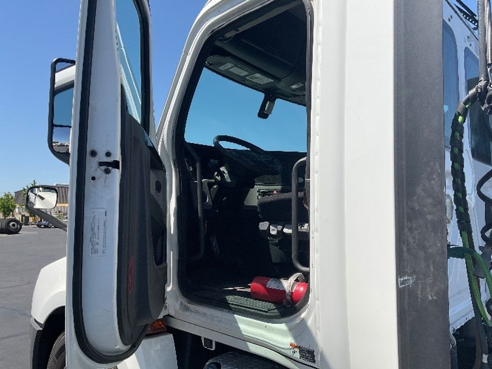 Day Cab Tractor-Heavy Duty Tractors-Freightliner-2020-T12664ST-West Sacramento-CA-413,910\n\t\tmiles-$ 56,000 - Image 9