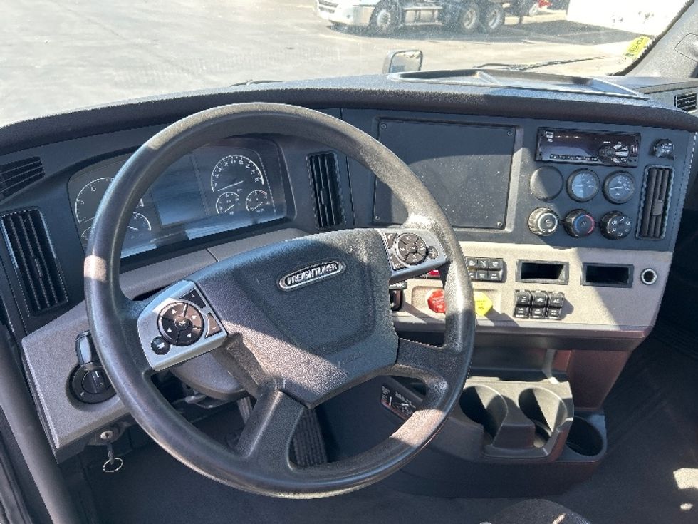 Day Cab Tractor-Heavy Duty Tractors-Freightliner-2020-T12664ST-West Sacramento-CA-427,079\n\t\tmiles-$ 51,000 - Image 10