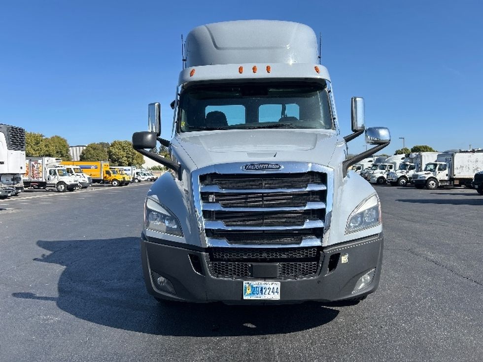 Day Cab Tractor-Heavy Duty Tractors-Freightliner-2020-T12664ST-West Sacramento-CA-427,079\n\t\tmiles-$ 51,000 - Image 2