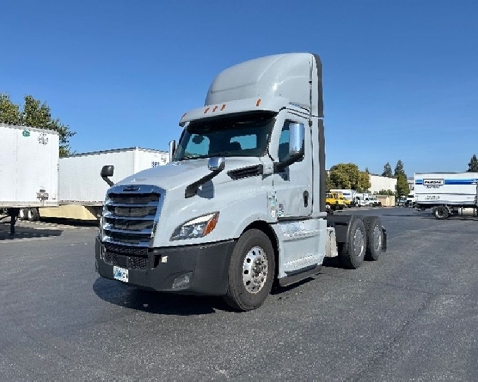 Day Cab Tractor-Heavy Duty Tractors-Freightliner-2020-T12664ST-West Sacramento-CA-427,079\n\t\tmiles-$ 51,000 - Image 3