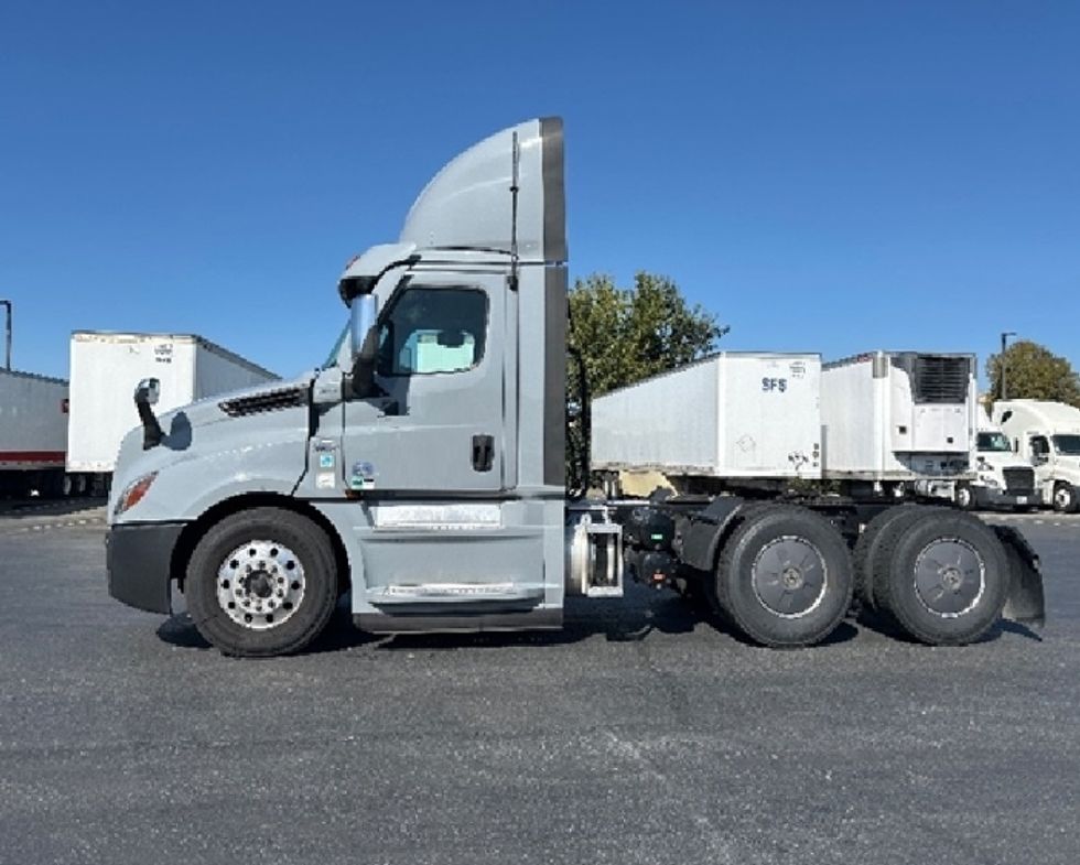 Day Cab Tractor-Heavy Duty Tractors-Freightliner-2020-T12664ST-West Sacramento-CA-427,079\n\t\tmiles-$ 51,000 - Image 4