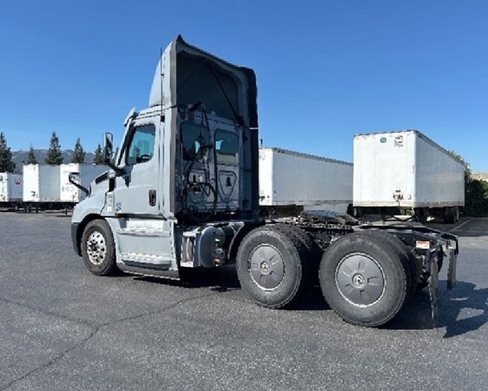Day Cab Tractor-Heavy Duty Tractors-Freightliner-2020-T12664ST-West Sacramento-CA-427,079\n\t\tmiles-$ 51,000 - Image 5