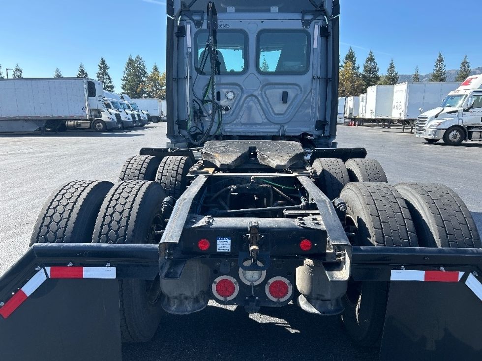 Day Cab Tractor-Heavy Duty Tractors-Freightliner-2020-T12664ST-West Sacramento-CA-427,079\n\t\tmiles-$ 51,000 - Image 6