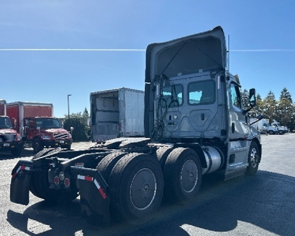 Day Cab Tractor-Heavy Duty Tractors-Freightliner-2020-T12664ST-West Sacramento-CA-427,079\n\t\tmiles-$ 51,000 - Image 7