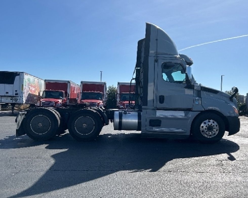 Day Cab Tractor-Heavy Duty Tractors-Freightliner-2020-T12664ST-West Sacramento-CA-427,079\n\t\tmiles-$ 51,000 - Image 8