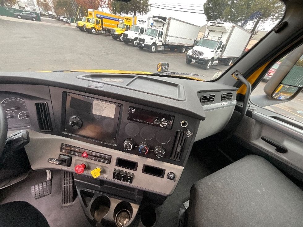 Day Cab Tractor-Heavy Duty Tractors-Freightliner-2020-T12664ST-West Sacramento-CA-435,603\n\t\tmiles-$ 58,500 - Image 10