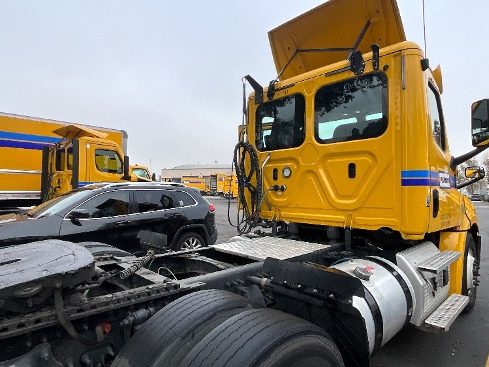 Day Cab Tractor-Heavy Duty Tractors-Freightliner-2020-T12664ST-West Sacramento-CA-435,603\n\t\tmiles-$ 58,500 - Image 15
