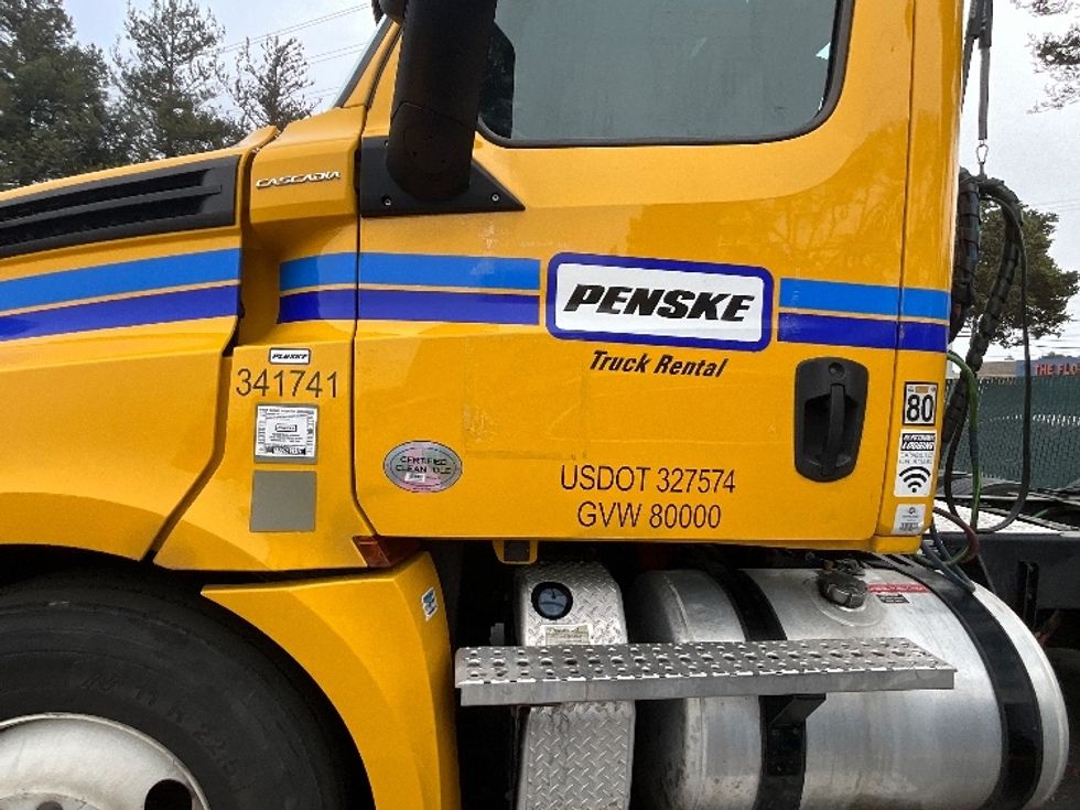 Day Cab Tractor-Heavy Duty Tractors-Freightliner-2020-T12664ST-West Sacramento-CA-435,603\n\t\tmiles-$ 58,500 - Image 18