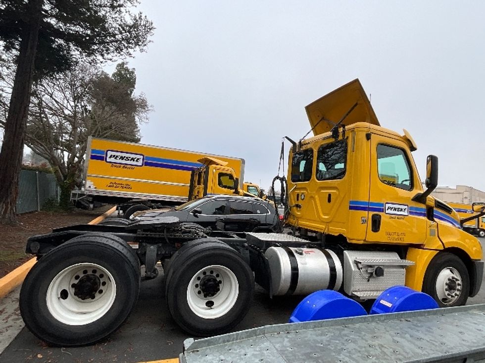 Day Cab Tractor-Heavy Duty Tractors-Freightliner-2020-T12664ST-West Sacramento-CA-435,603\n\t\tmiles-$ 58,500 - Image 8