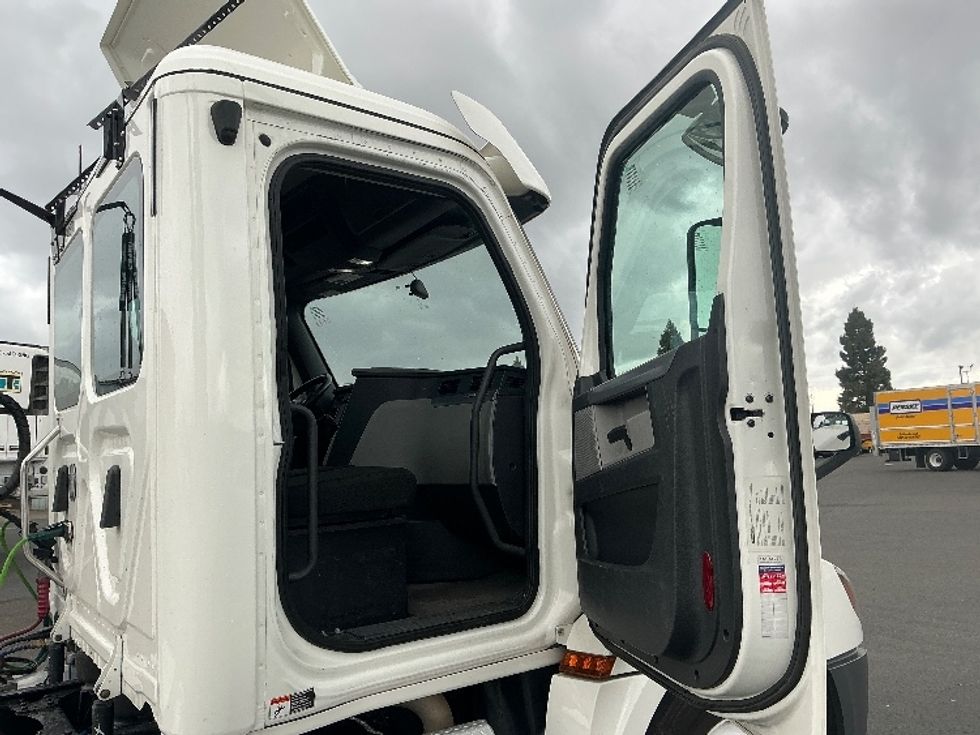 Day Cab Tractor-Heavy Duty Tractors-Freightliner-2020-T12664ST-West Sacramento-CA-503,074\n\t\tmiles-$ 44,750 - Image 12