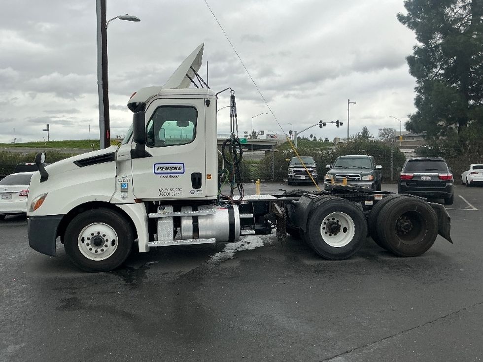 Day Cab Tractor-Heavy Duty Tractors-Freightliner-2020-T12664ST-West Sacramento-CA-503,074\n\t\tmiles-$ 44,750 - Image 4