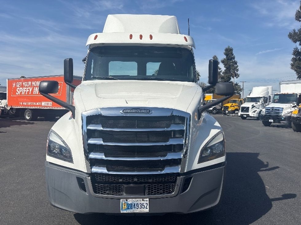 Day Cab Tractor-Heavy Duty Tractors-Freightliner-2020-T12664ST-West Sacramento-CA-515,384\n\t\tmiles-$ 40,250 - Image 2
