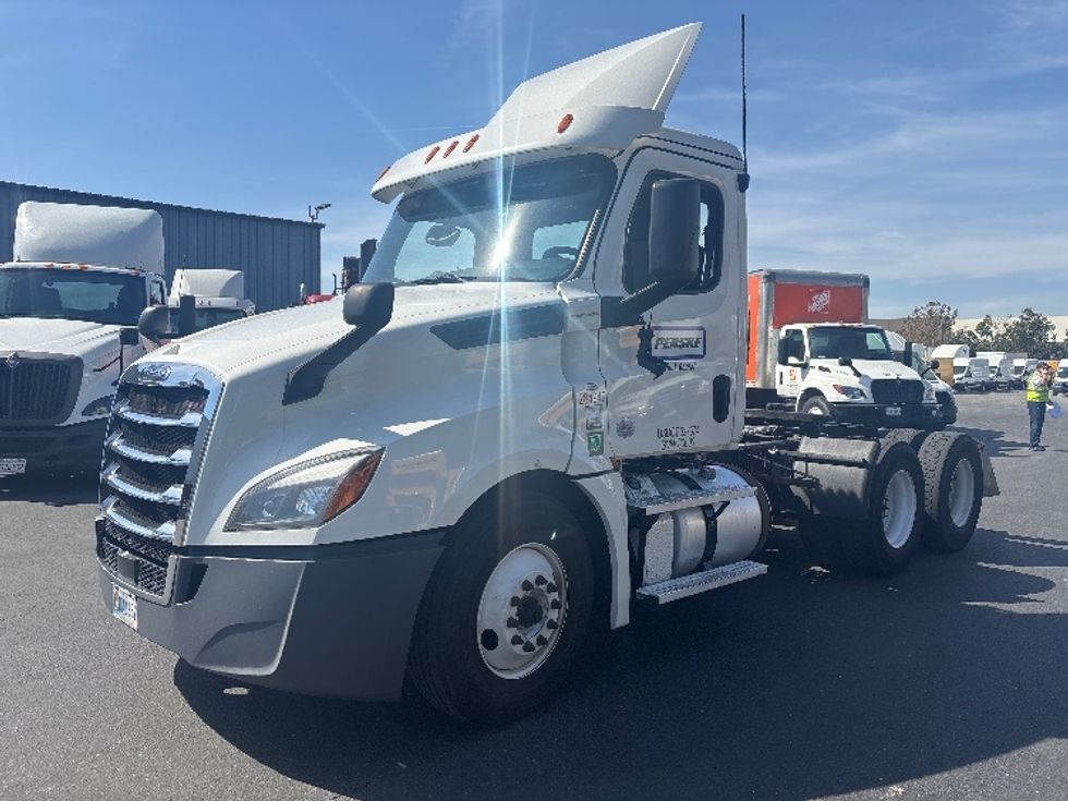 Day Cab Tractor-Heavy Duty Tractors-Freightliner-2020-T12664ST-West Sacramento-CA-515,384\n\t\tmiles-$ 40,250 - Image 3