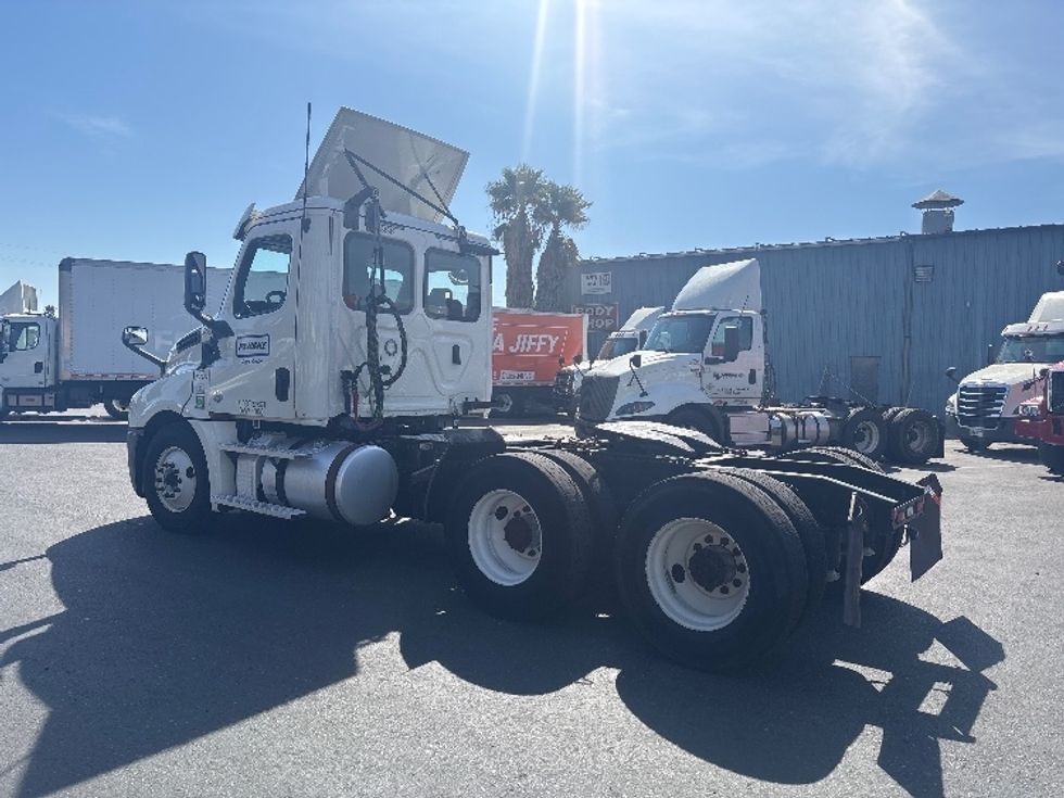 Day Cab Tractor-Heavy Duty Tractors-Freightliner-2020-T12664ST-West Sacramento-CA-515,384\n\t\tmiles-$ 40,250 - Image 5