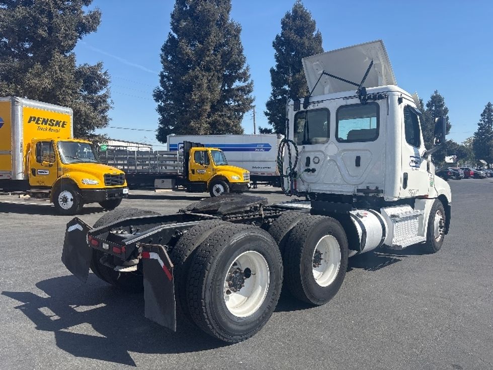 Day Cab Tractor-Heavy Duty Tractors-Freightliner-2020-T12664ST-West Sacramento-CA-515,384\n\t\tmiles-$ 40,250 - Image 7