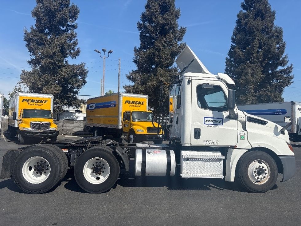 Day Cab Tractor-Heavy Duty Tractors-Freightliner-2020-T12664ST-West Sacramento-CA-515,384\n\t\tmiles-$ 40,250 - Image 8