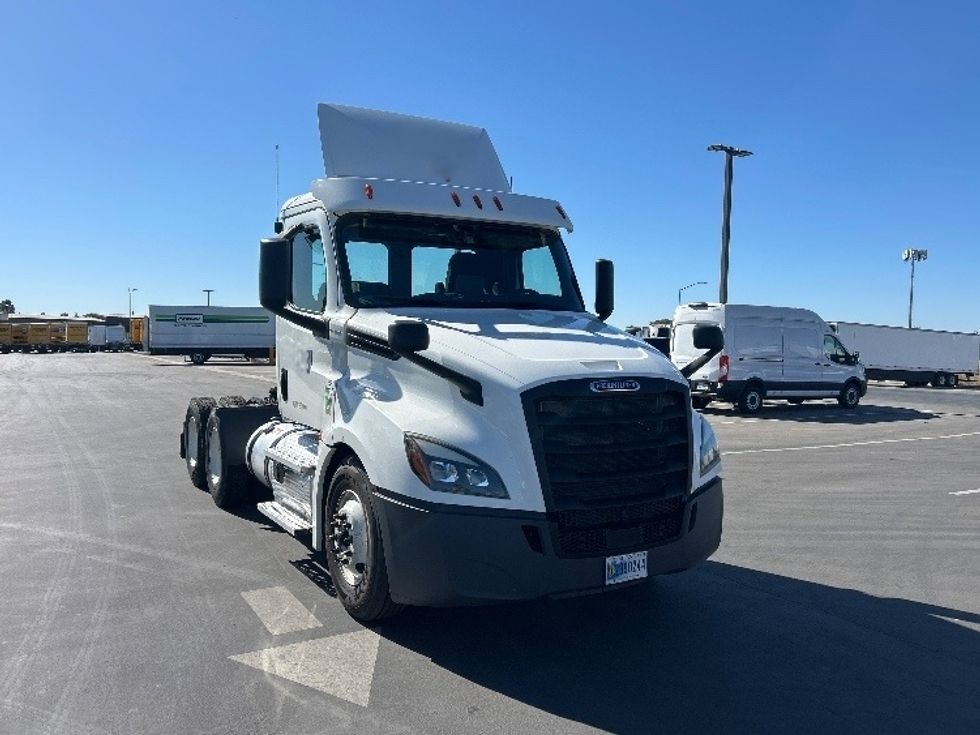 Day Cab Tractor-Heavy Duty Tractors-Freightliner-2020-T12664ST-West Sacramento-CA-530,191\n\t\tmiles-$ 42,500 - Image 1