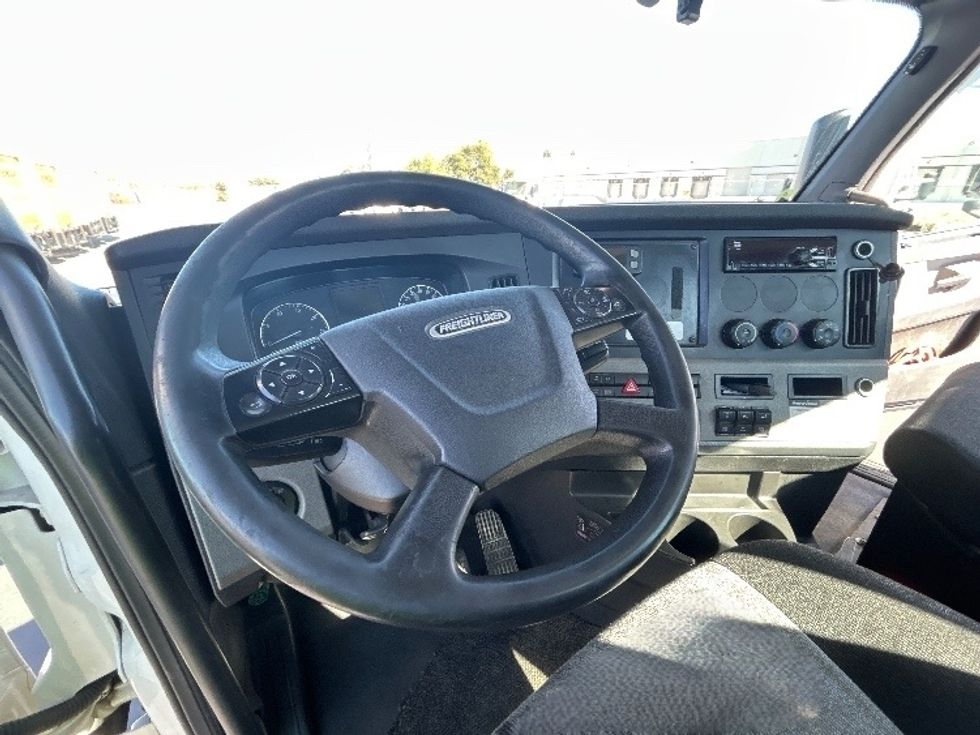 Day Cab Tractor-Heavy Duty Tractors-Freightliner-2020-T12664ST-West Sacramento-CA-530,191\n\t\tmiles-$ 42,500 - Image 11