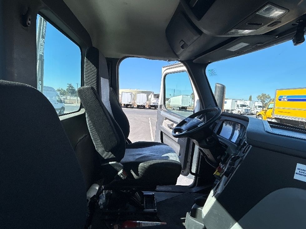 Day Cab Tractor-Heavy Duty Tractors-Freightliner-2020-T12664ST-West Sacramento-CA-530,191\n\t\tmiles-$ 42,500 - Image 14