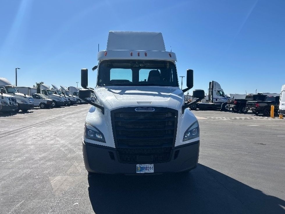 Day Cab Tractor-Heavy Duty Tractors-Freightliner-2020-T12664ST-West Sacramento-CA-530,191\n\t\tmiles-$ 42,500 - Image 2