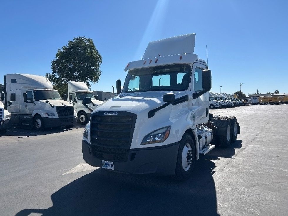 Day Cab Tractor-Heavy Duty Tractors-Freightliner-2020-T12664ST-West Sacramento-CA-530,191\n\t\tmiles-$ 42,500 - Image 3